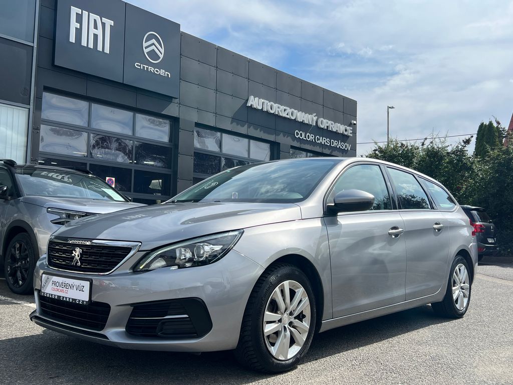 Peugeot 308  1.2 130k SERVIS ZÁRUKA NAVI